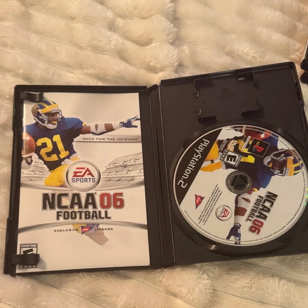 NCAA 06 Football for PlayStation 2 - Black and White